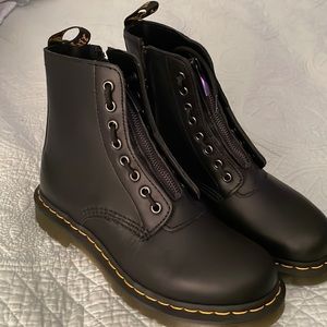 Dr Martnes Black boots